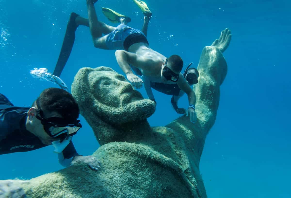 underwater +-museum-korasro-boat-8